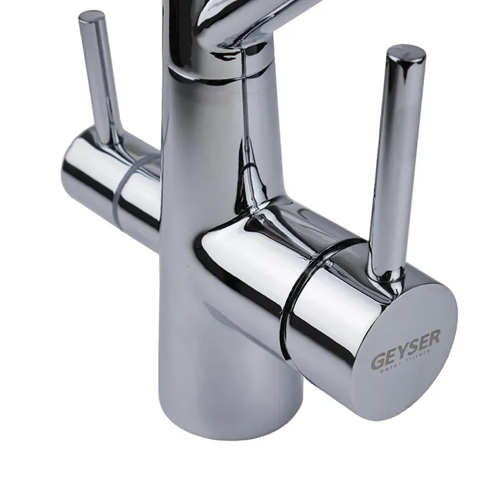 Ручки управления смесителем Гейзер Ниагара глянцевый хром крупным планом