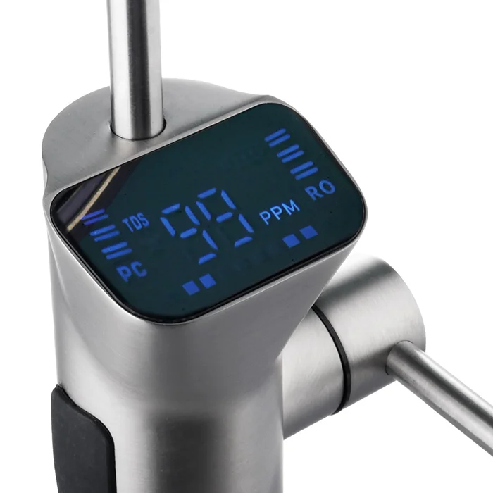 Умный дисплей крана чистой воды Гейзер НЕКСТ крупным планом