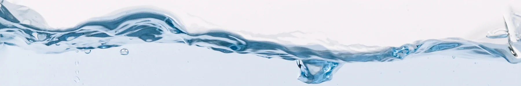 Поверхность чистой воды