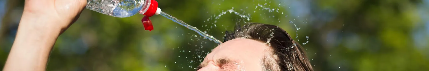 Брызги воды на лице